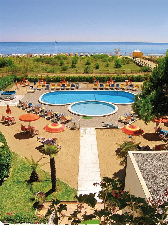 Hotel Bertha Fronte Mare Лидо-ди-Езоло Экстерьер фото