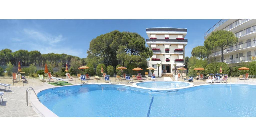 Hotel Bertha Fronte Mare Лидо-ди-Езоло Экстерьер фото