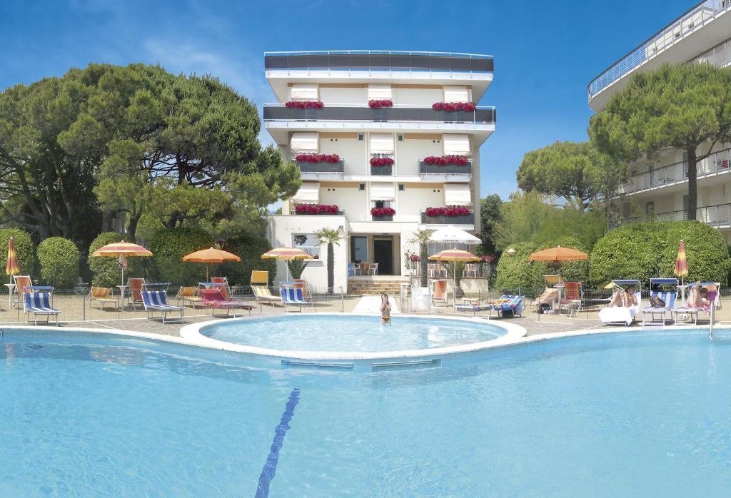 Hotel Bertha Fronte Mare Лидо-ди-Езоло Экстерьер фото