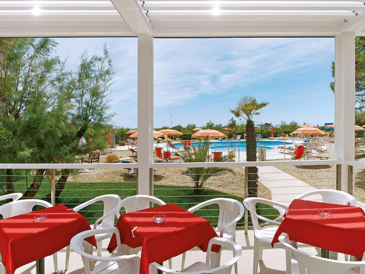 Hotel Bertha Fronte Mare Лидо-ди-Езоло Экстерьер фото