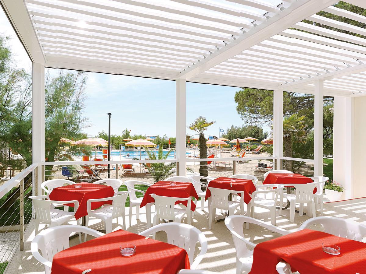 Hotel Bertha Fronte Mare Лидо-ди-Езоло Экстерьер фото