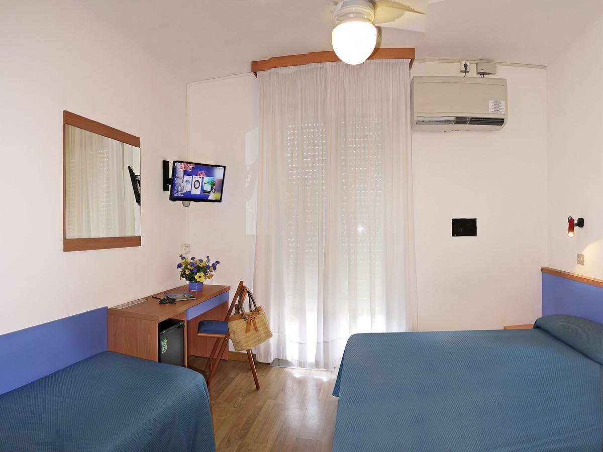 Hotel Bertha Fronte Mare Лидо-ди-Езоло Экстерьер фото