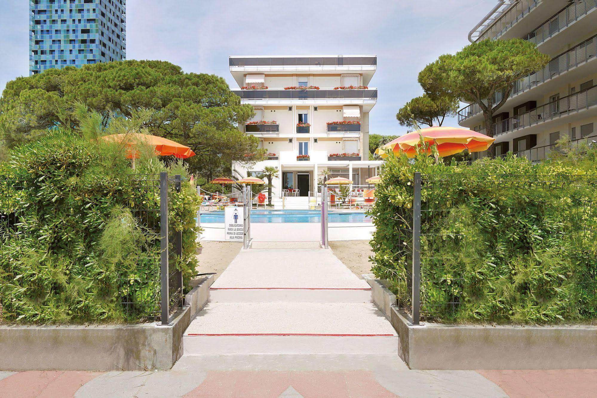 Hotel Bertha Fronte Mare Лидо-ди-Езоло Экстерьер фото