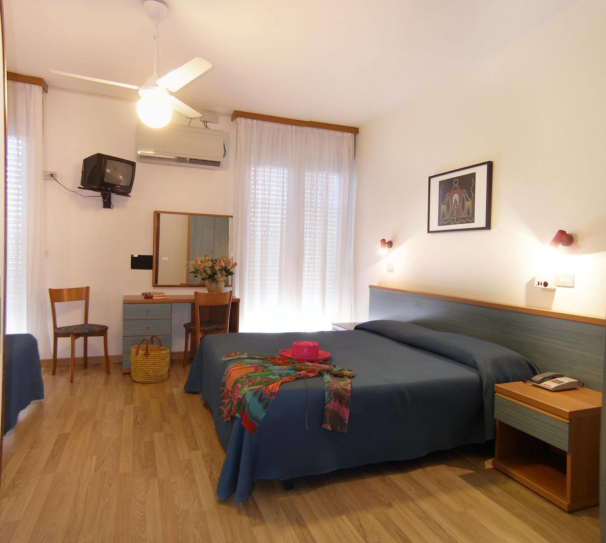 Hotel Bertha Fronte Mare Лидо-ди-Езоло Экстерьер фото