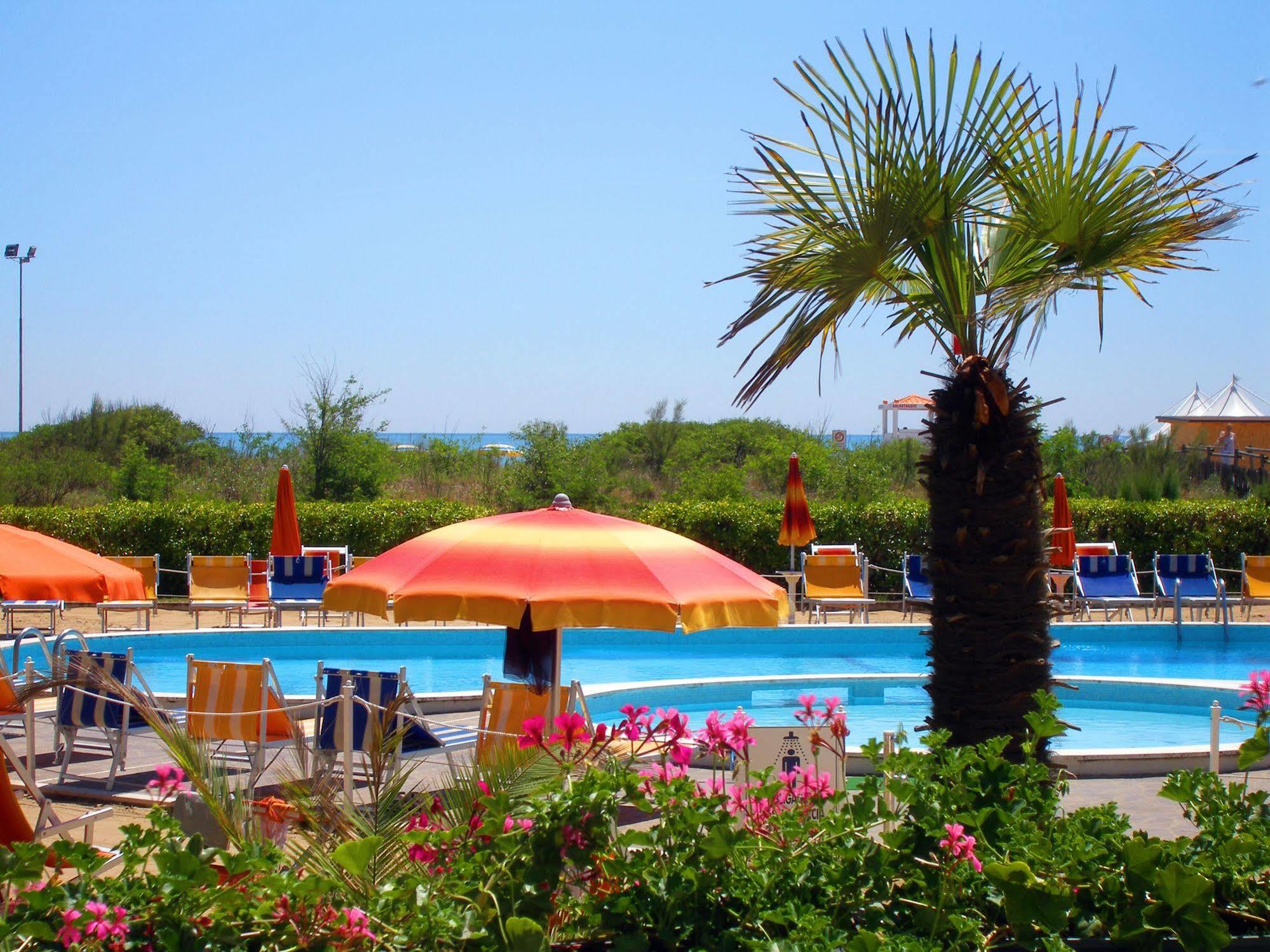 Hotel Bertha Fronte Mare Лидо-ди-Езоло Экстерьер фото