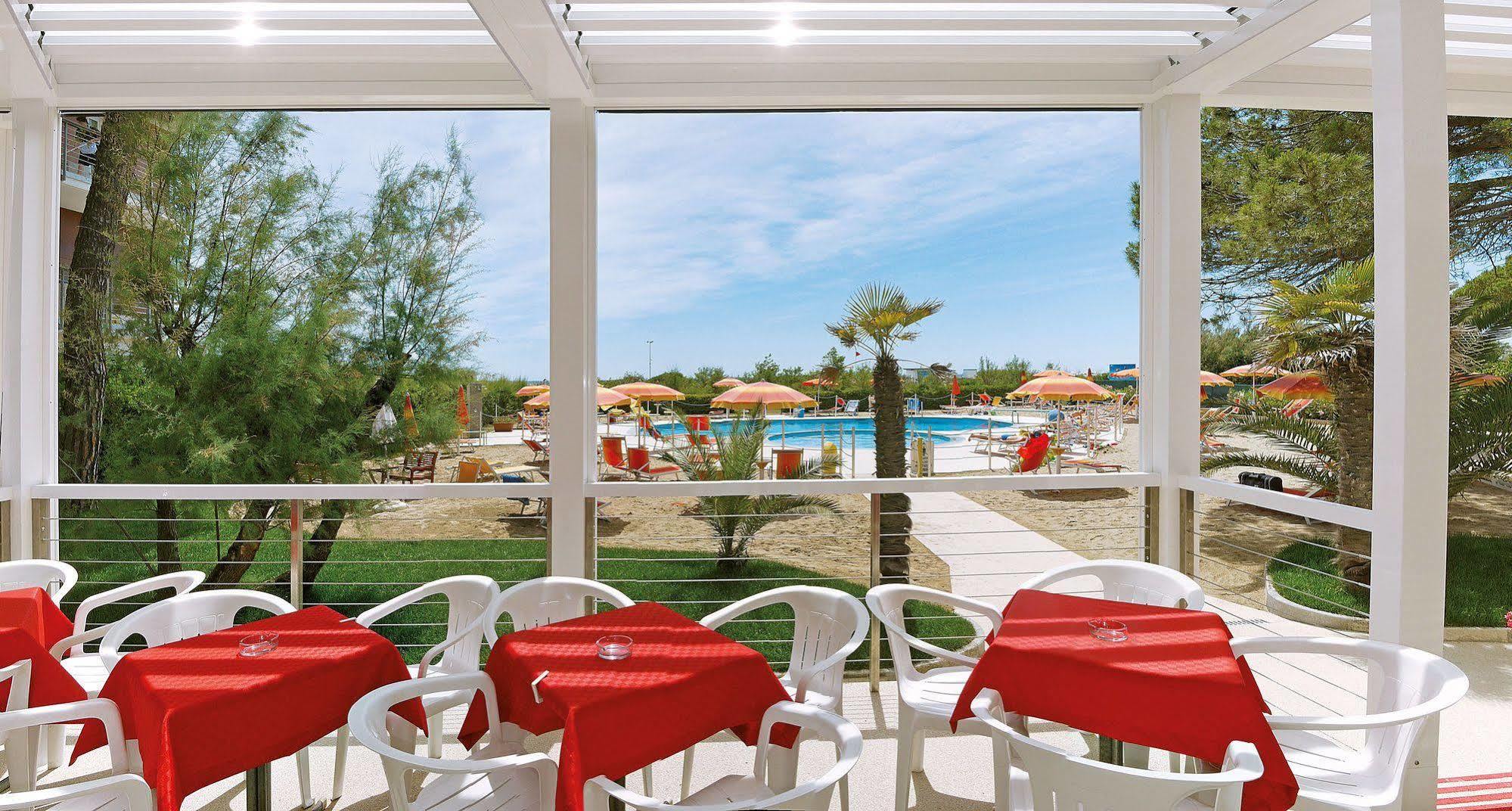Hotel Bertha Fronte Mare Лидо-ди-Езоло Экстерьер фото