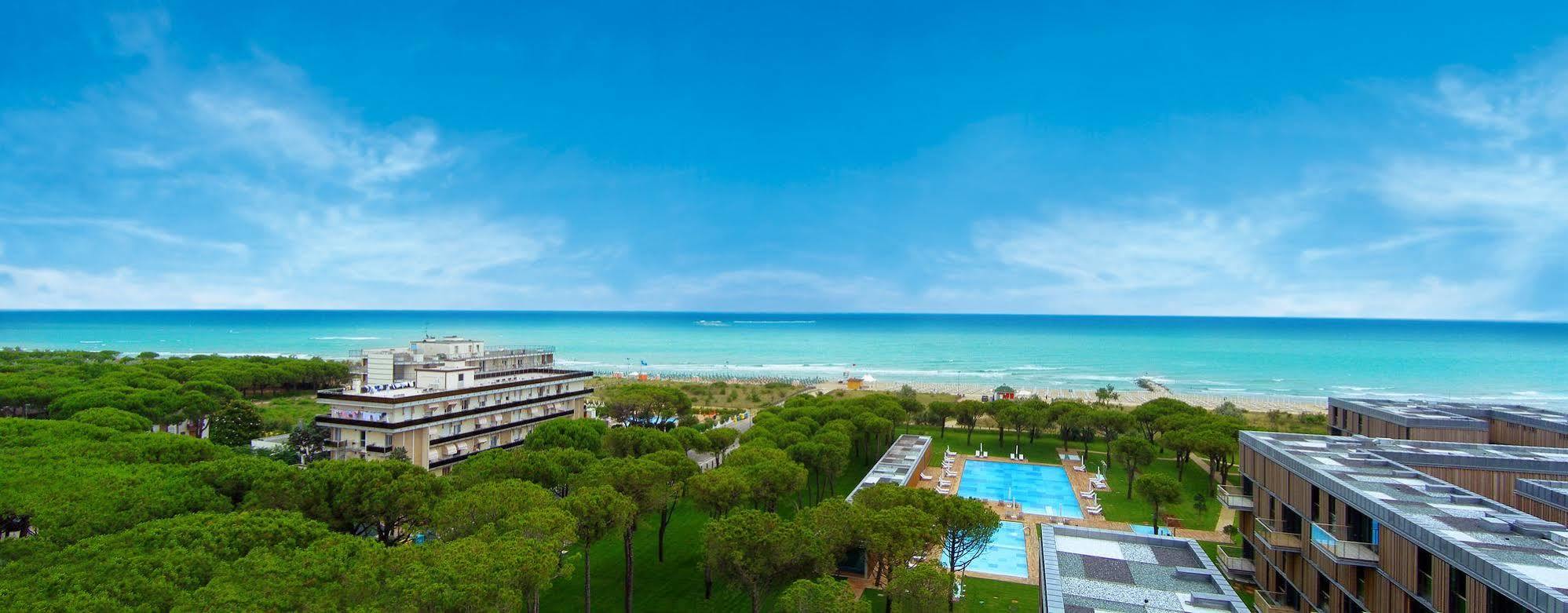 Hotel Bertha Fronte Mare Лидо-ди-Езоло Экстерьер фото