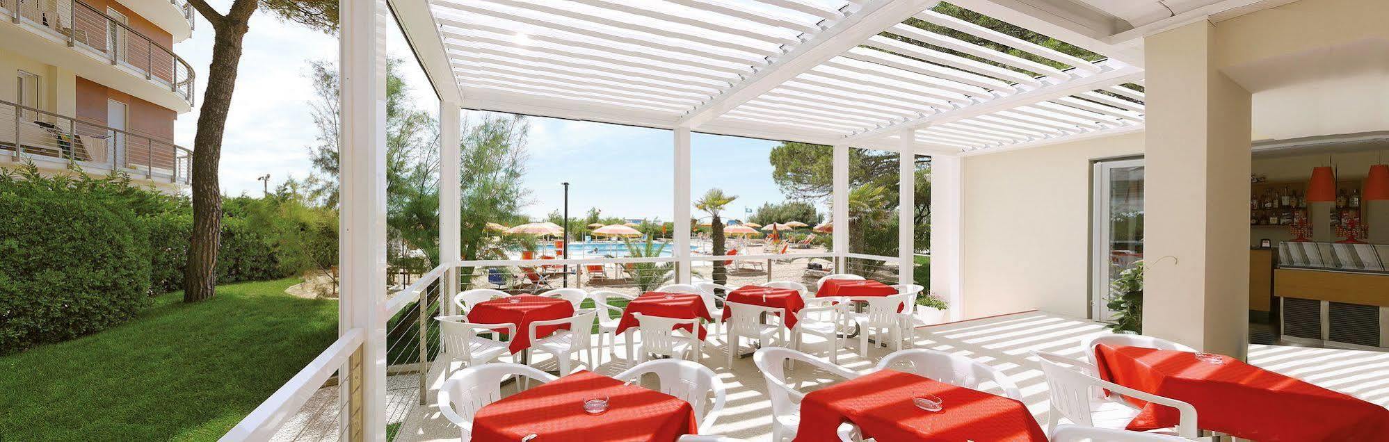 Hotel Bertha Fronte Mare Лидо-ди-Езоло Экстерьер фото