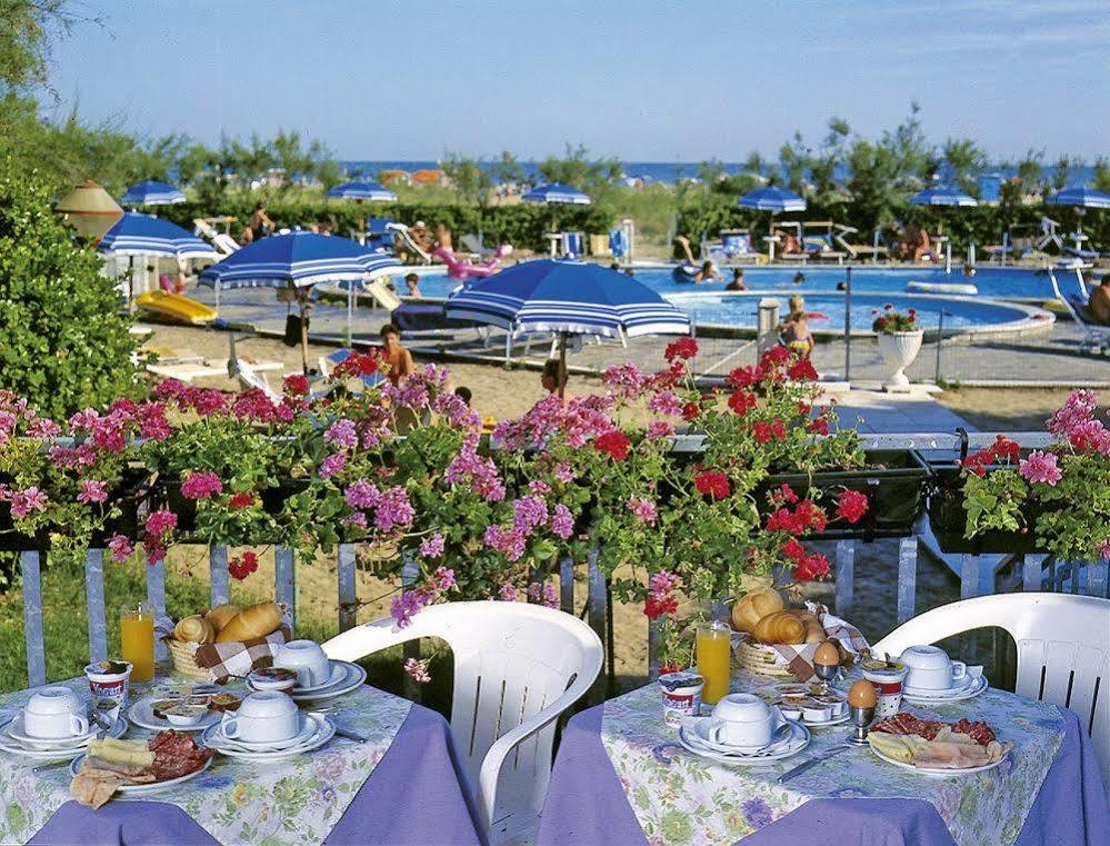 Hotel Bertha Fronte Mare Лидо-ди-Езоло Экстерьер фото